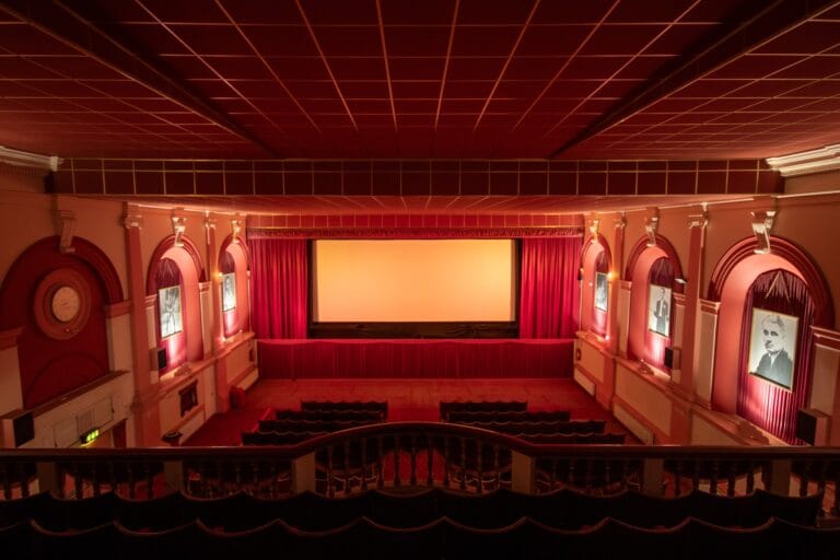 silver screen 768x512